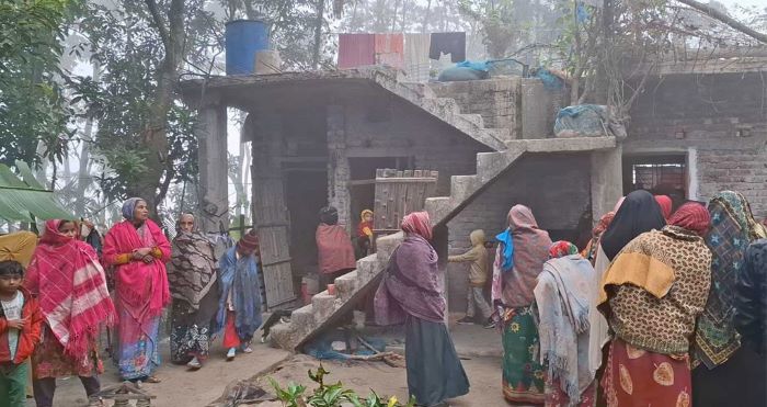 স্ত্রীকে গলা কেটে খুন করল স্বামী